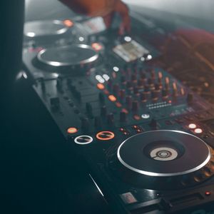 Dj